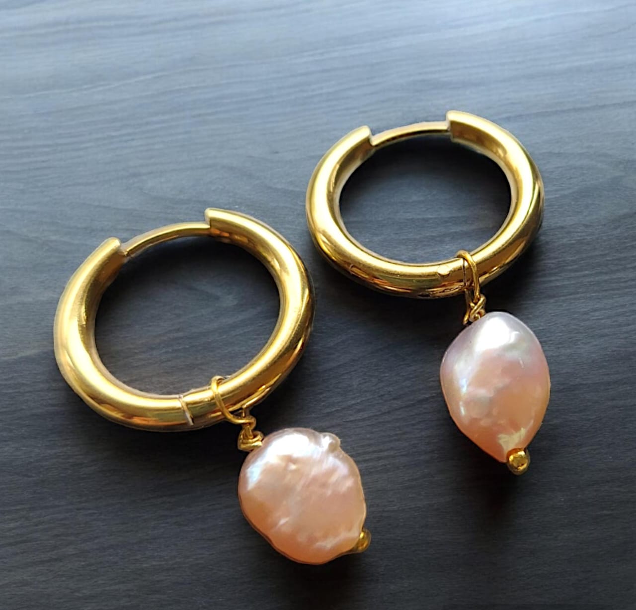 Latest Baroque Pearl Hoop Earrings (Pink)