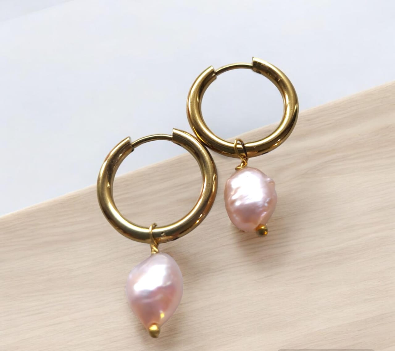 Latest Baroque Pearl Hoop Earrings (Pink)