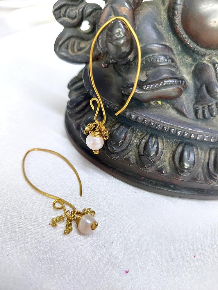 Wire wrapped pearl handmade earring