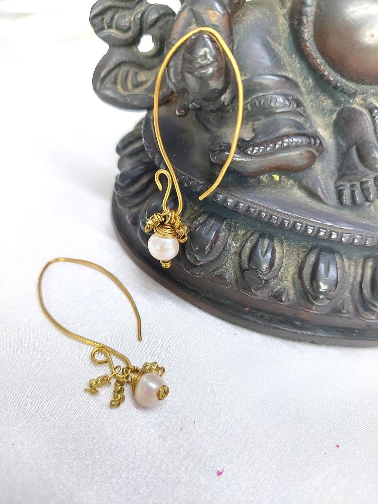 Wire wrapped pearl handmade earring