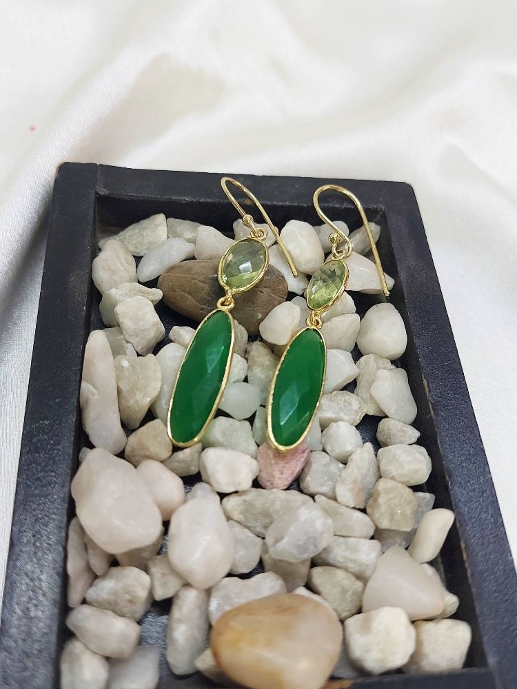 Green onyx and quartz earrings